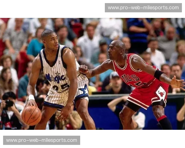 梦幻舞步与钢铁洪流的终极博弈：奥拉朱旺vs奥尼尔，那场定义中锋灵魂的顶级猎杀